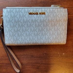 Michael Kors purse/wristlet/wallet